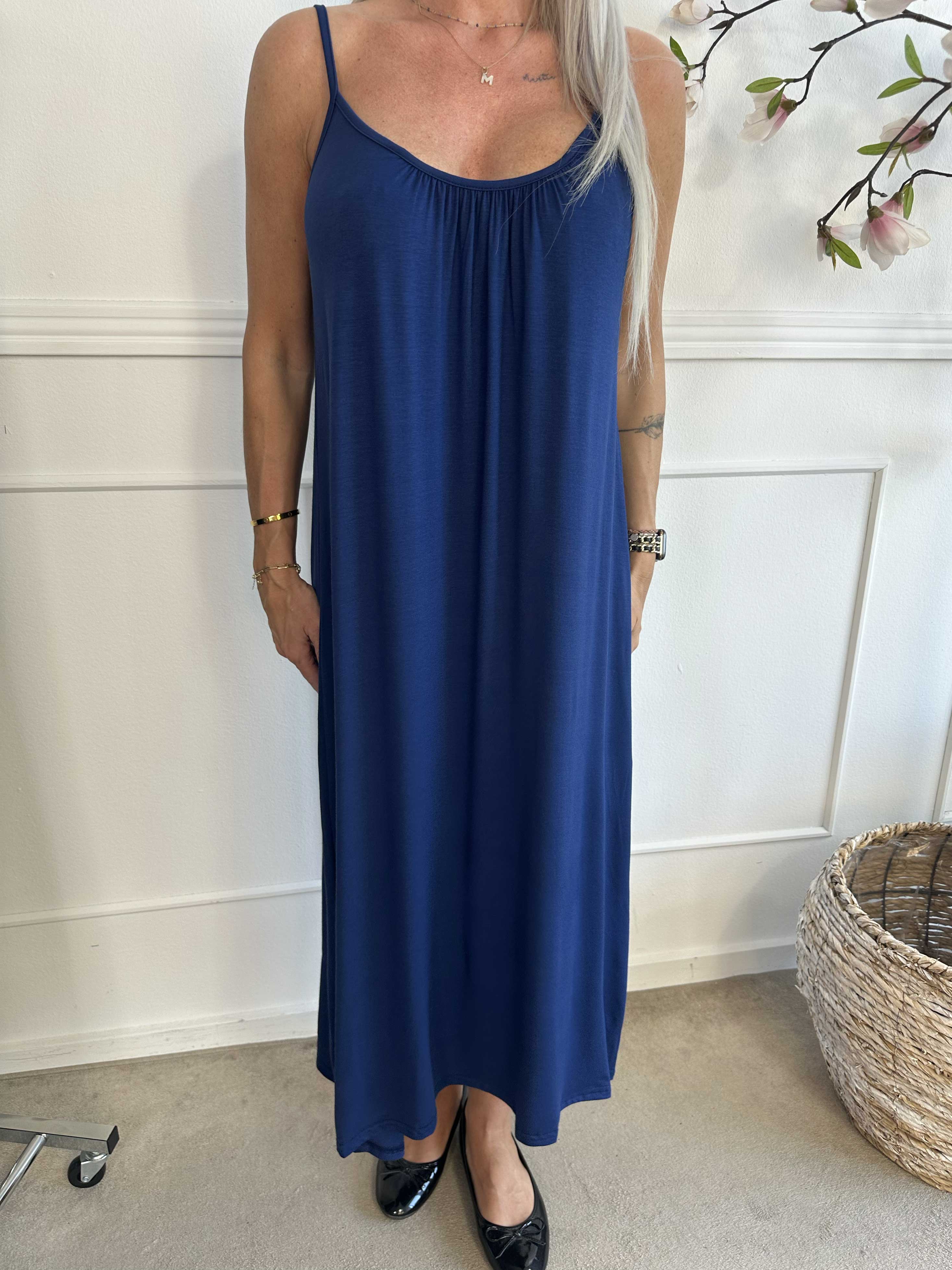 Olivia - Klänning med långa band i viskos